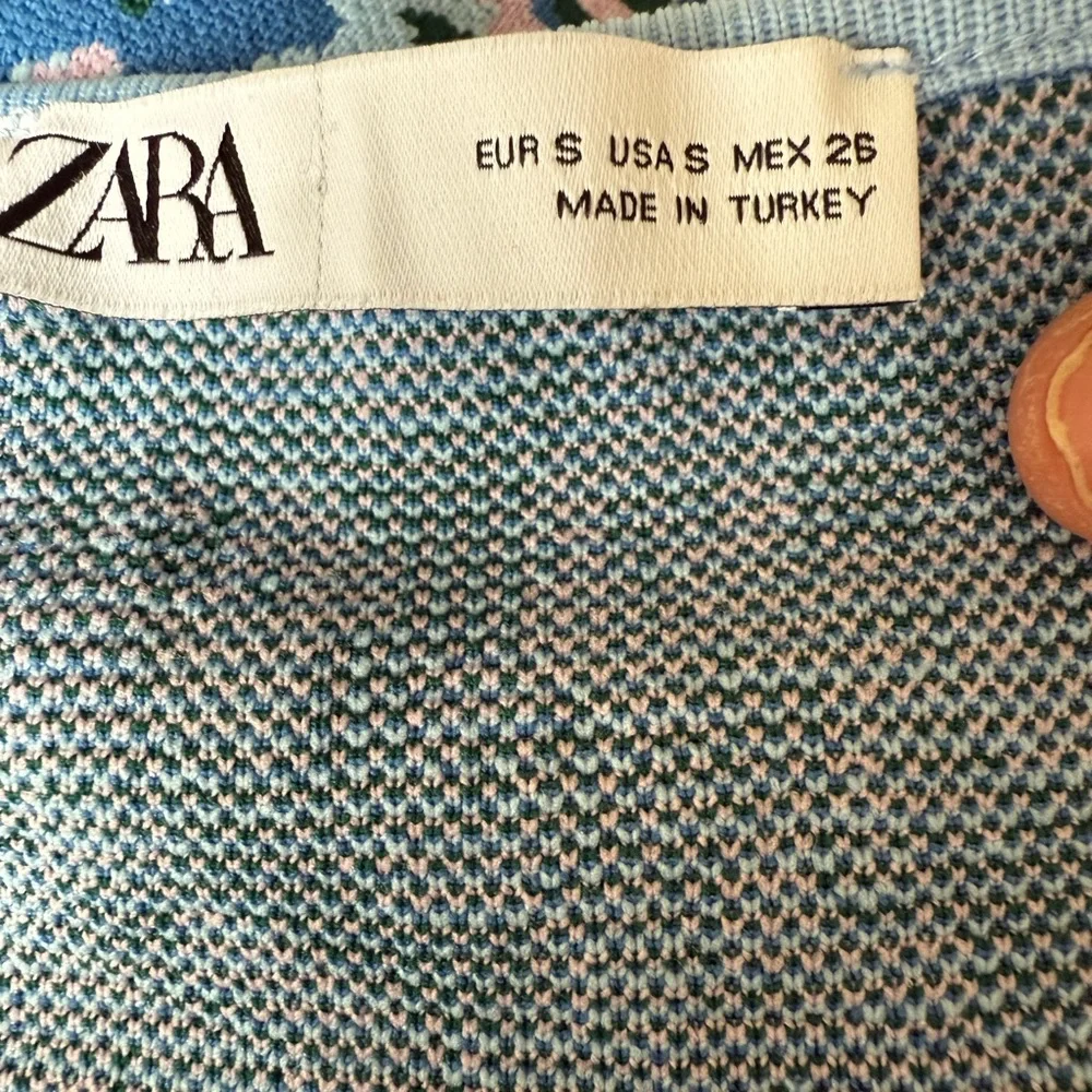 Zara Blue Floral Jacquard Knit Off The Shoulder Crop Top. Size Small
